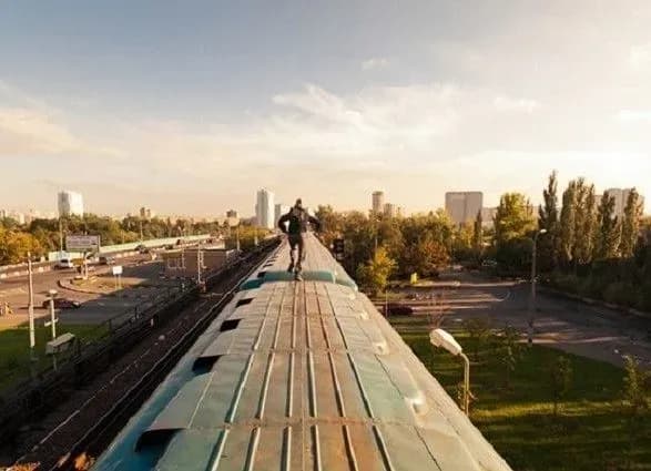 У Львівській області юнака вбило струмом на даху поїзда