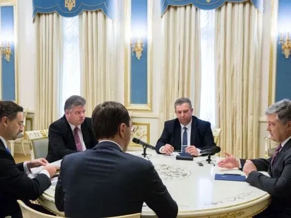 Порошенко категорично проти скорочення відділень "Укрпошти" в селах