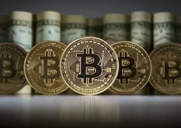 Індійських політиків звинуватили в "відмиванні" коштів через біткоіни