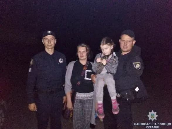 Пішли по гриби: у лісі на Житомирщині заблукала жінка з дитиною