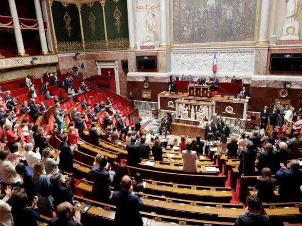 ЗМІ повідомили про вилучення слова "раса" з конституції Франції