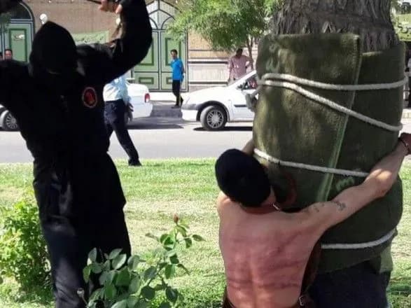 В Иране выпороли человека, который выпил алкоголь 10 лет назад