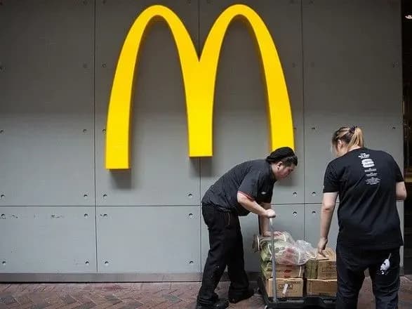 McDonald's прекратил продажи салатов в 3 тысячах ресторанов в США из-за массового отравления