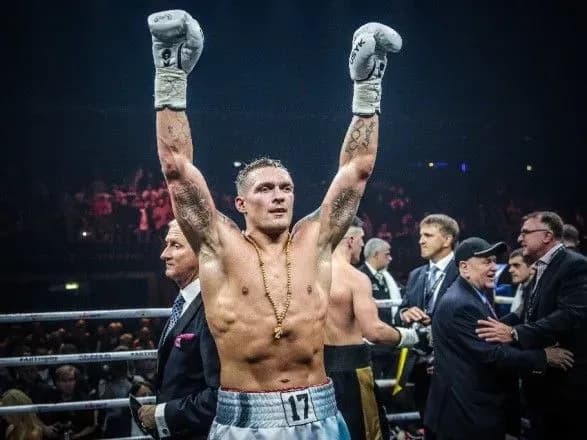 Усик звільнив одного із тренерів перед фіналом Всесвітньої боксерської суперсерії