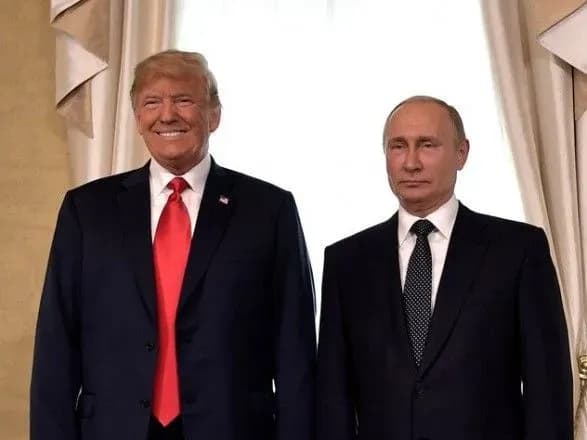 Трамп подарував Путіну майку
