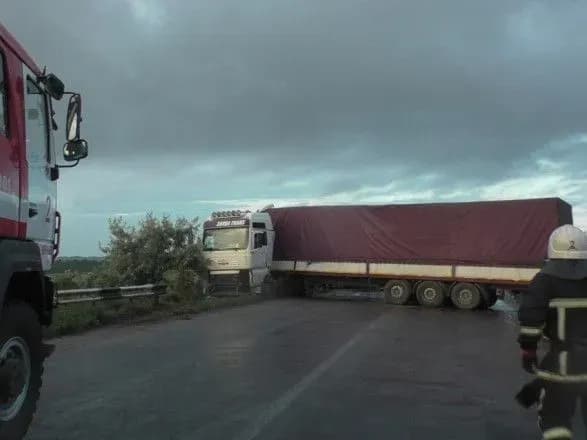 Масштабное ДТП возле Черновцов: столкнулись сразу 9 автомобилей