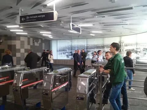З ранку у Києві "замінували" вже другу станцію метро