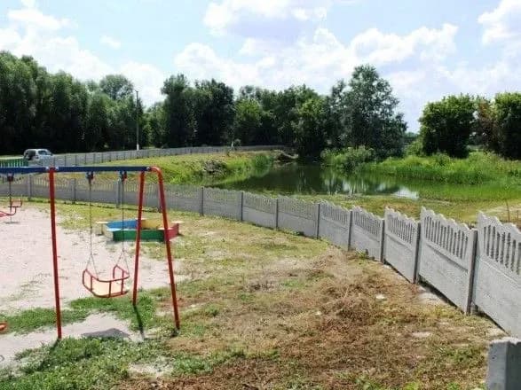 На Чернігівщині школярка врятувала дитину, яка тонула у ставку