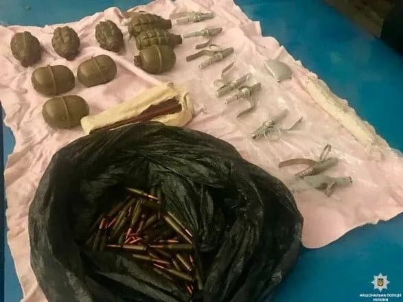 Житель Дніпра зберігав у гаражі арсенал боєприпасів