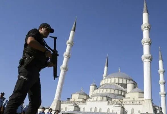 В Турции приостановил действие режима чрезвычайного положения