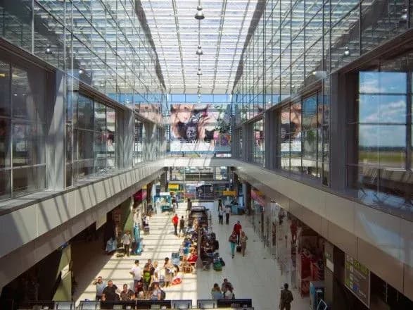 Через Україну почали літати на 26% більше пасажирів