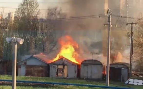 На Лівому березі поблизу зупинки електрички сталась пожежа