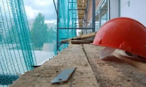 При ремонтных работах во Львовской области смертельно травмировался мужчина