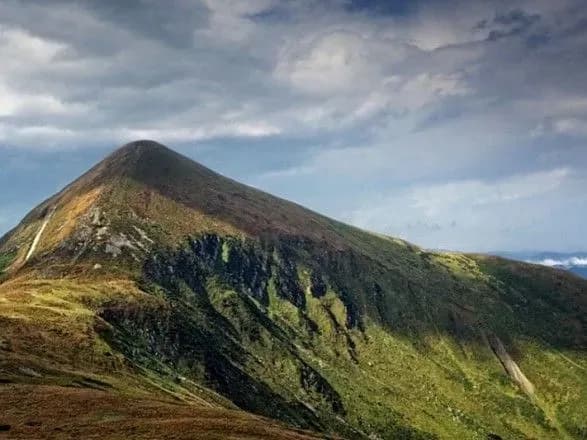 При восхождении на Говерлу травмировалась молодая девушка