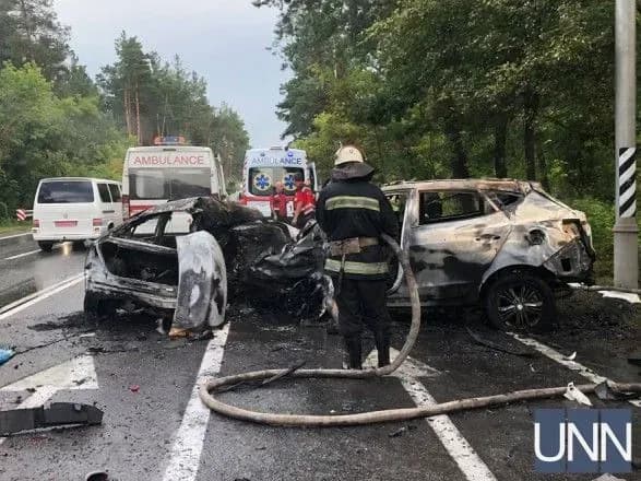 Масштабна ДТП під Києвом: троє осіб загинуло, троє - травмовано