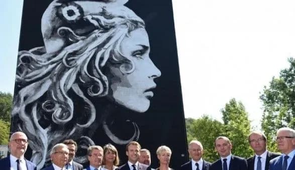 Макрон обрав новий символ Франції