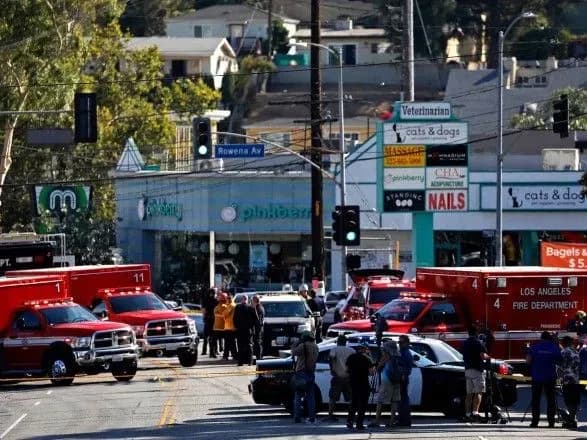 Мужчина захватил заложников в магазине в Лос-Анджелесе