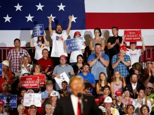 Опитування: 51% американців не схвалюють дії Трампа в Гельсінкі