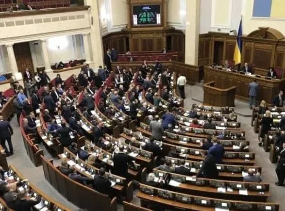 Півсотні нардепів пропустили 90% голосувань восьмої сесії Ради