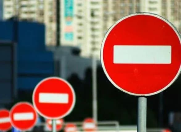 Наслідки негоди: у Києві рух мостом на Кирилівській планують відновити завтра