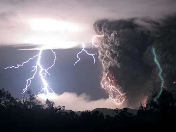 Українців попередили про грози, град та шквали