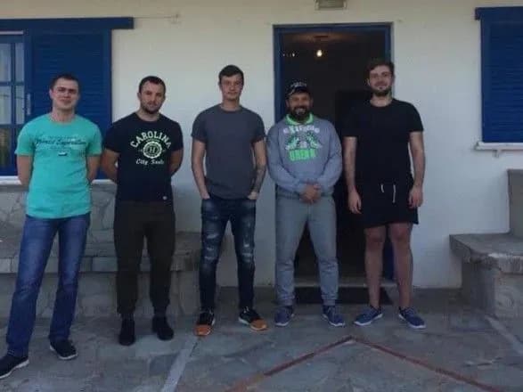 Греція звільнила 12 українських моряків