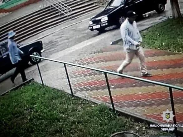 На Харківщині невідомі у масках "Шрека" пограбували ювелірний магазин