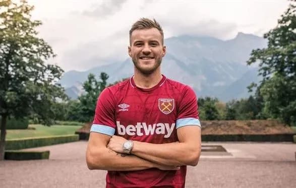 Ярмоленка включили в символічну збірну новачків АПЛ