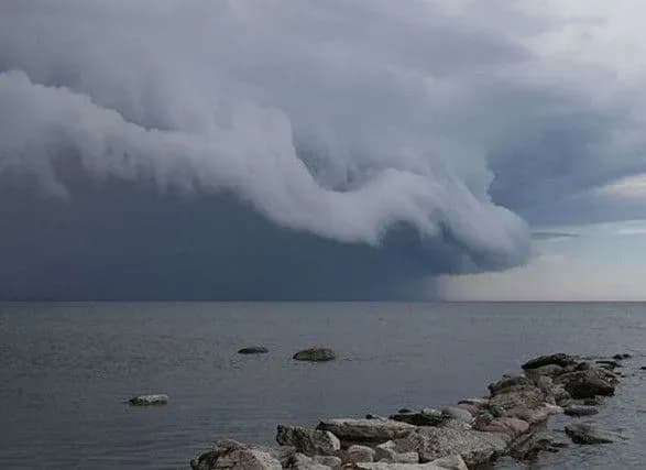 Через тайфун в Японії скасували вже 400 авіарейсів