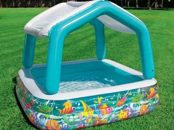 Тела двух девочек нашли в бассейне в Харьковской области