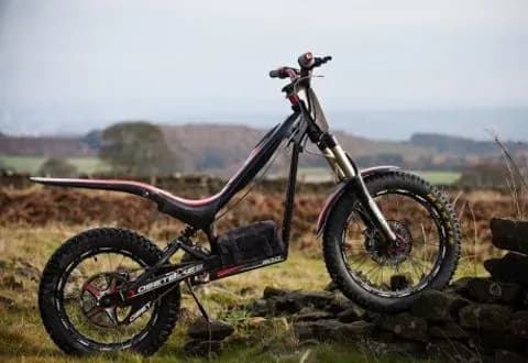 На Львівщині 10-річний мотоцикліст в’їхав у поїзд