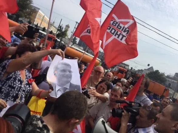 У Москві і ще 100 містах Росії люди збираються на мітинг проти пенсійної рефрми