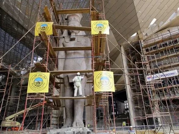В Египте восстановили 30-тонную статую фараона Рамсеса Великого