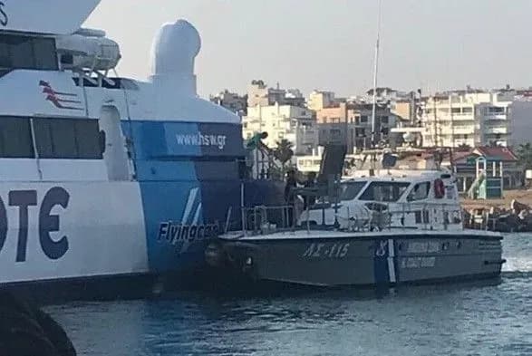 Пором зазнав аварії в порту біля місця лісових пожеж у Греції