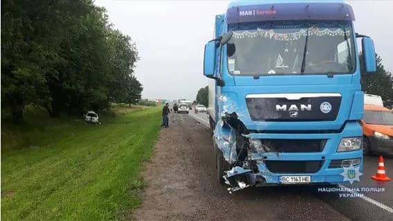 Біля Львова у ДТП загинула одна людина, ще троє травмовані