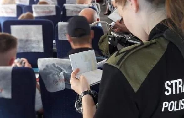 Іноземець хотів потрапити до ЄС у вбиральні потяга "Київ-Перемишль"