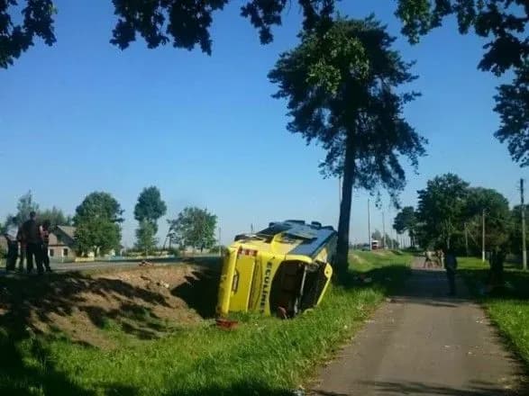 У Білорусі перекинувся туристичний автобус з українцями