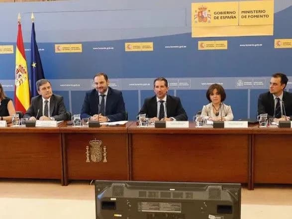 Таксисти Мадрида і Барселони вирішили завершити безстроковий страйк проти Uber