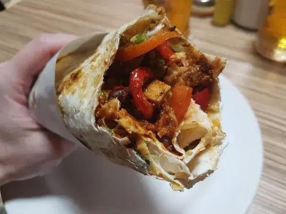 Під Києвом 18 осіб отруїлися шаурмою