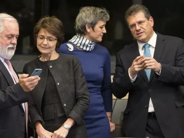 Еврокомиссию уличили в чрезмерных тратах на iPhone