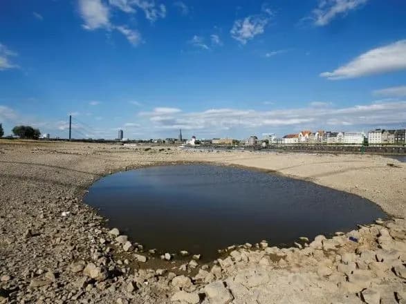 У Німеччині аномальна спека: Рейн обмілів