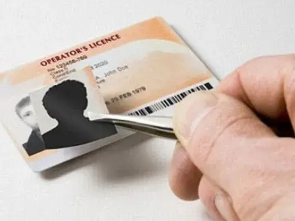 Майже 500 осіб з початку року намагались потрапити в Україну із підробленими документами