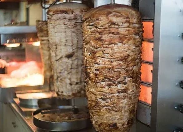 Стало відомо, у скількох столичних точках з шаурмою виявили порушення