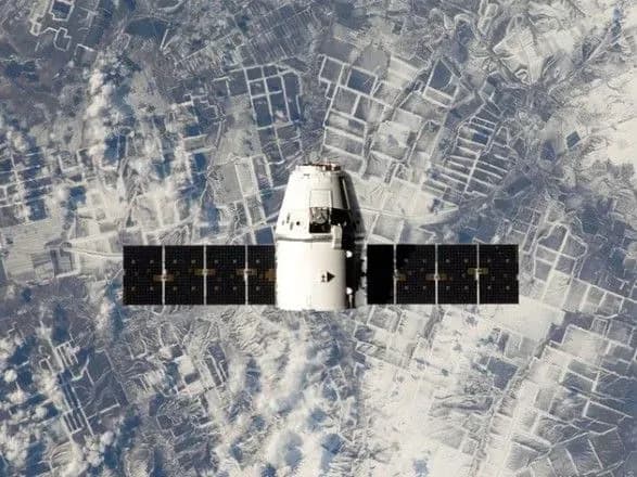 Космічна вантажівка Dragon приводнилася в Тихому океані