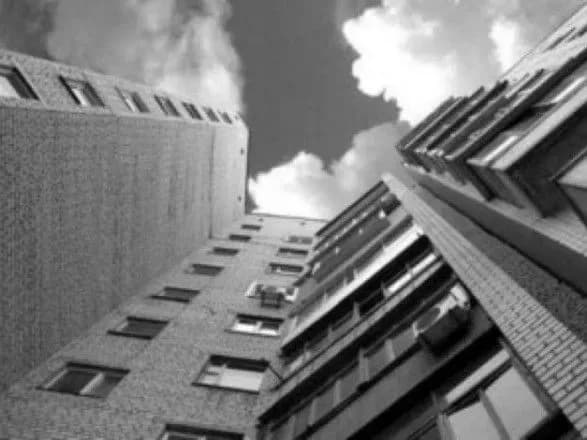 У львівській поліклініці 92-річний чоловік викинувся із вікна