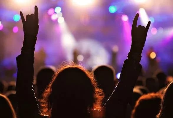 Немецкие пенсионеры сбежали из дома престарелых на фестиваль тяжелого рока