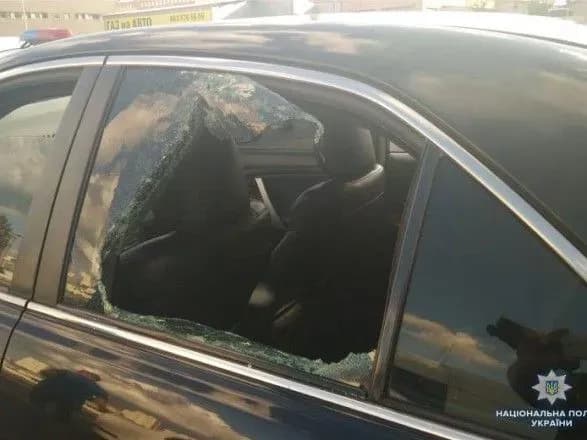 Неизвестные с оружием в Киеве похитили из авто сумку со 100 тыс. грн