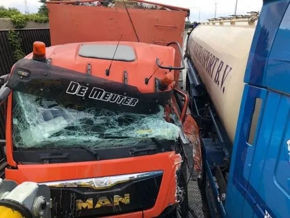 У Нідерландах сталась масштабна ДТП з трьома вантажівками