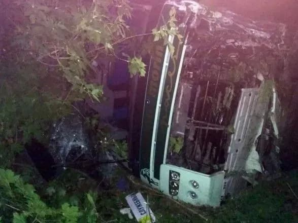 У масштабній ДТП на Дніпропетровщині постраждали 15 людей