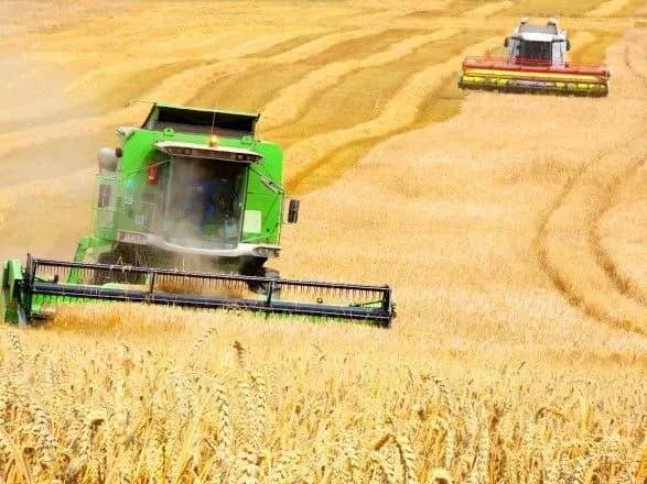 У семи регіонах завершилось збирання ранніх зернових